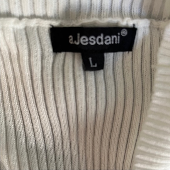 White ribbed sweater in size large. 3/20$ - Picture 3 of 3